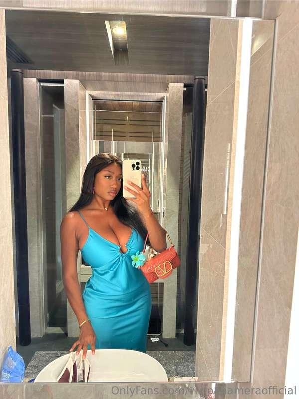 wasn’t planning to show this much… but the dress had other i..
