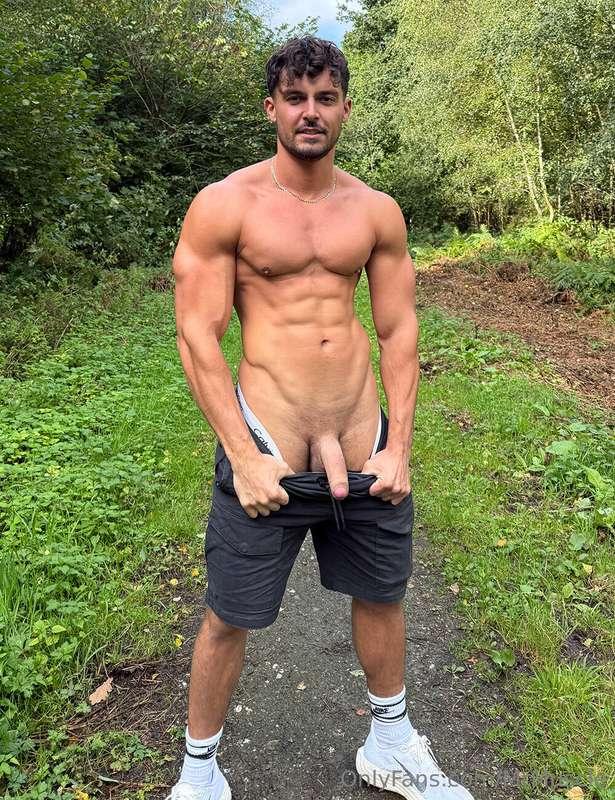 Cooling down after My run.... Letting everything breath! 😜