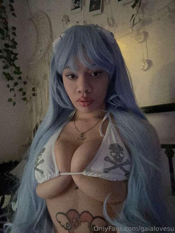 Some nudes & a video of me shaking my boobs 