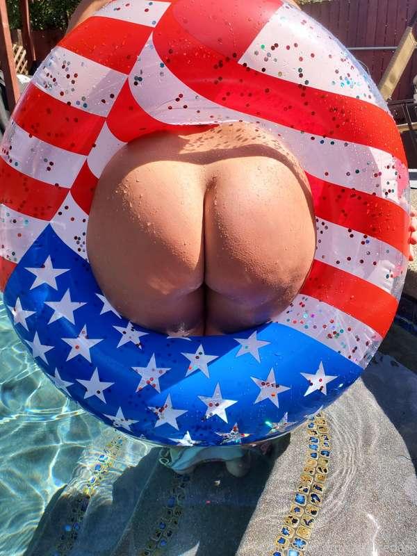 SUNS OUT BUNS OUT 💋💋