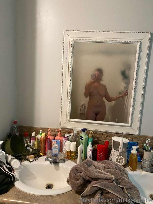 Can you tell which side of the sink is mine? 😅