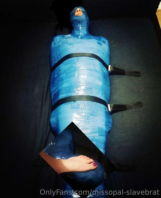 Another "mummification experiment" (with a detail of a sadis..