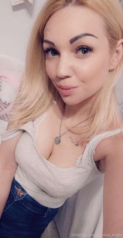 Give me your attention baby, make me cum, I need it so bad....
