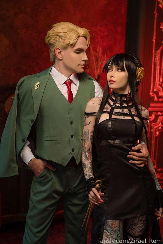 HD set romantic dinner of the family Forger🌹 
The set is for sale if you don’t wanna get subscription