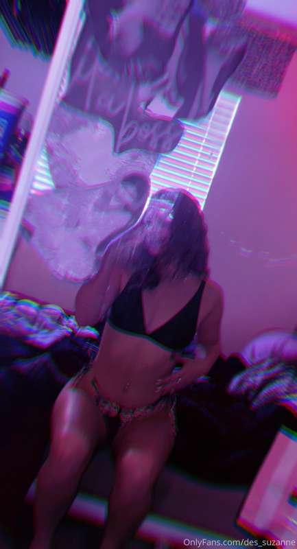 💞 gotta get more active on here. Dm me things you want to se..
