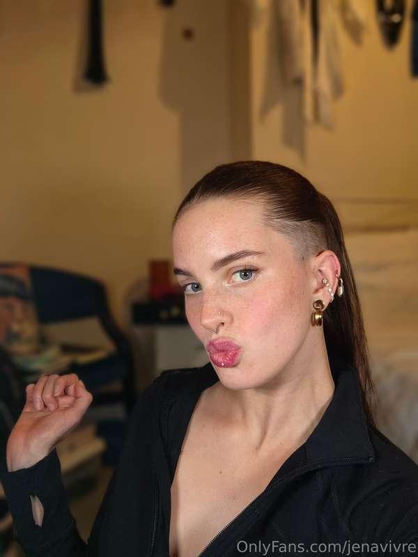Do you like my undercut? 🥰