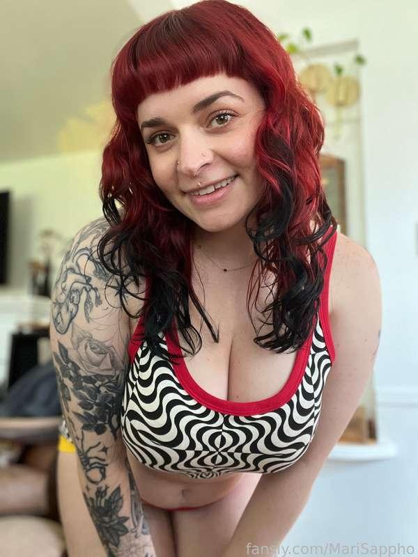 Got my hair done, do you like it?

#redhead #goth #bigboobs #naturalboobs #curvy #redhair #thick #bush #hairy 