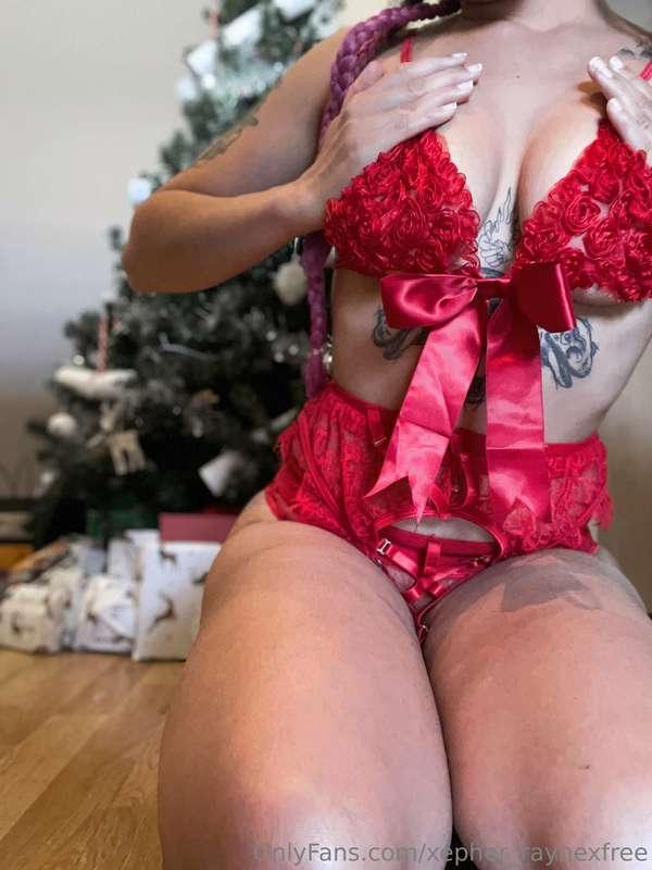 So close to Christmas now!! Make sure to tip your fave creat..