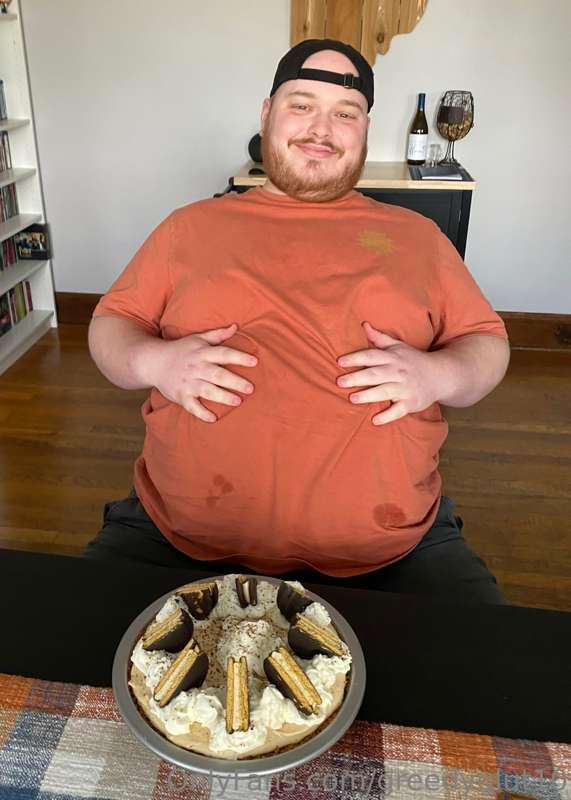 A feeder made me this special pie, and I got to finish it AA..