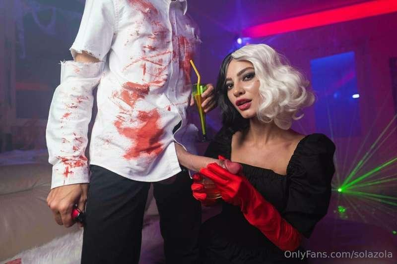 Happy Halloween🎃 Sweetness or sex with me? Btw, those who op..