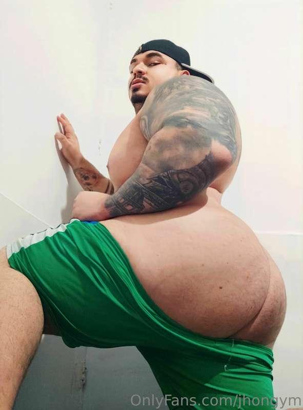 A giant ass with the desire for you🍑🔥