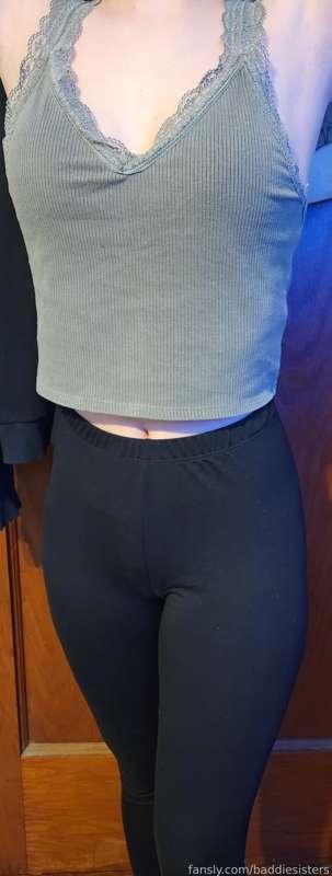Getting undressed for you guys 💦😘