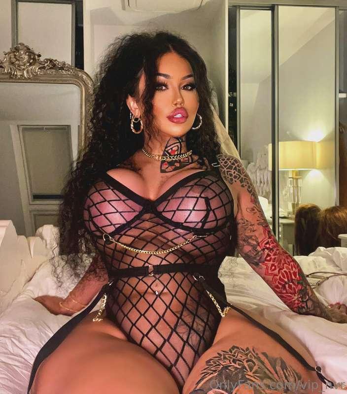 Come get lost between my thighs 🥰😉