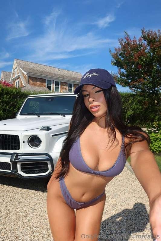 hop in let’s see where the heat takes us 💜🚙👉 https://onlyfan..