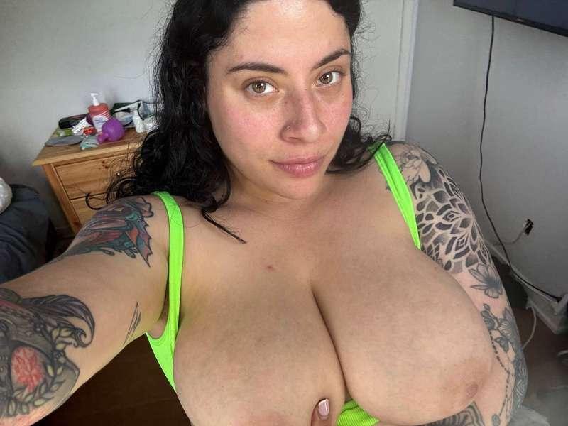 Feeling extra kissable today 😘 Where should I leave one? DM ..