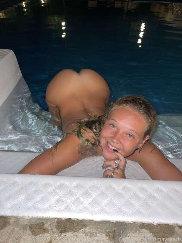 I just wanna be your pretty little cum slut daddy ☺️