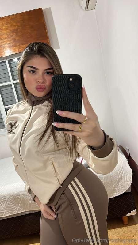 I'm pure mischief with glitter ✨do you want to see?😈