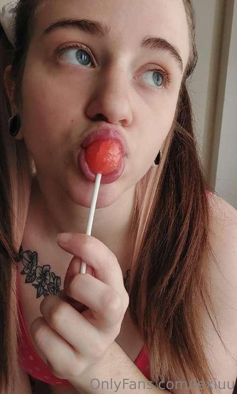 Wouldn't you like to see me play with my lollipop?🍭👅