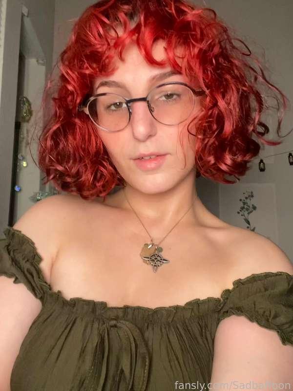 Thanks so much for stream tonight. I had so much fun I can’t wait to read more of that book to you guys tomorrow night &amp; the double cam from underneath my desk so you guys could see my 😽, was so fun. Ily all goodnight. 