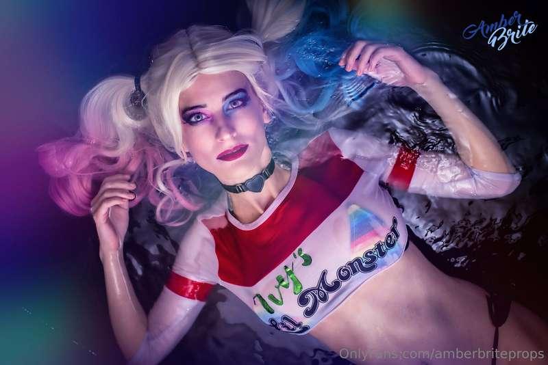 After a 6 month hiatus, I am back to making cosplays again!
..