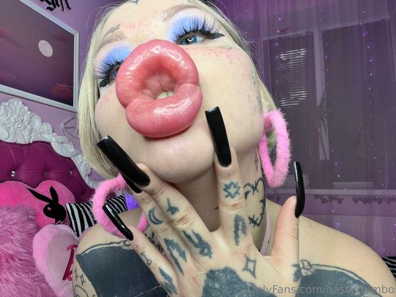 Mmmmmm im so excited of tomorrows lip fillers🤤 Lets compare ..