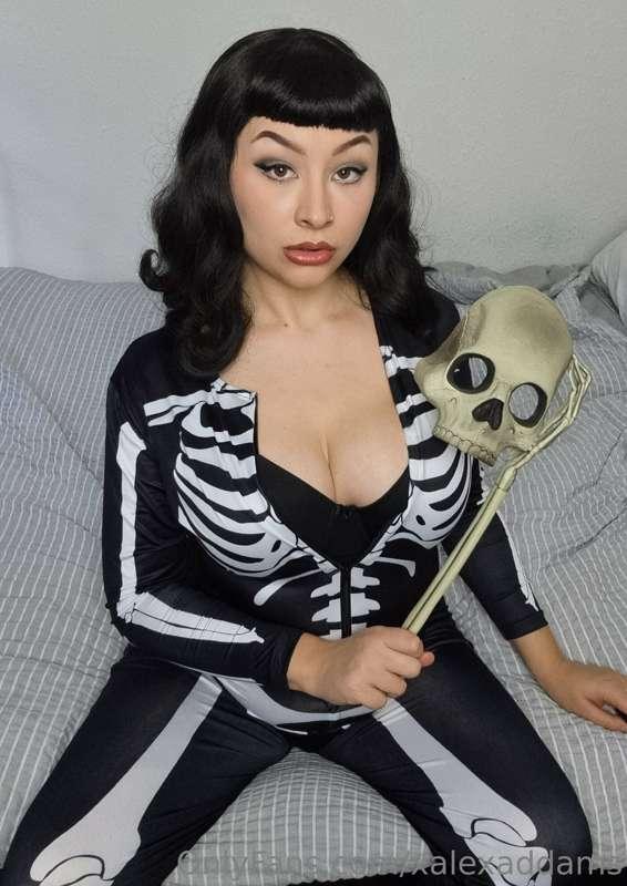 I don’t want your candy, I just want your dick 💕🤭🦴