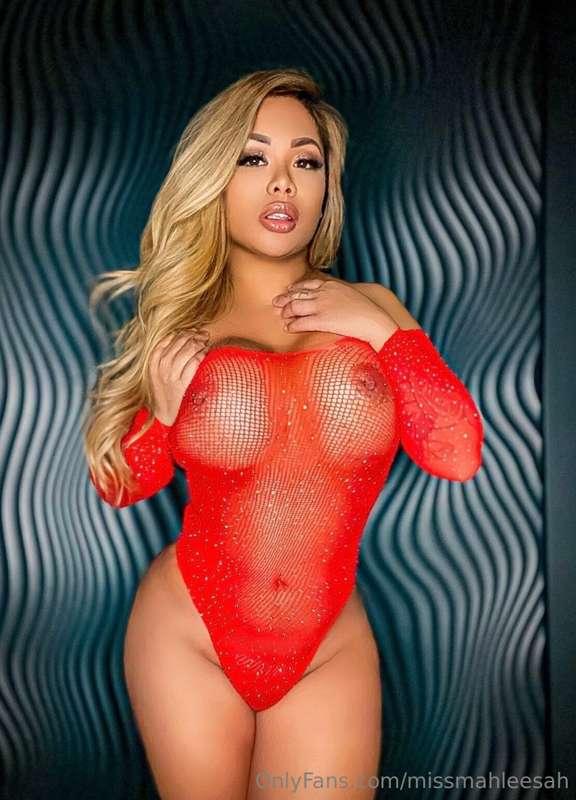 Like if you think red looks good on me ❤️