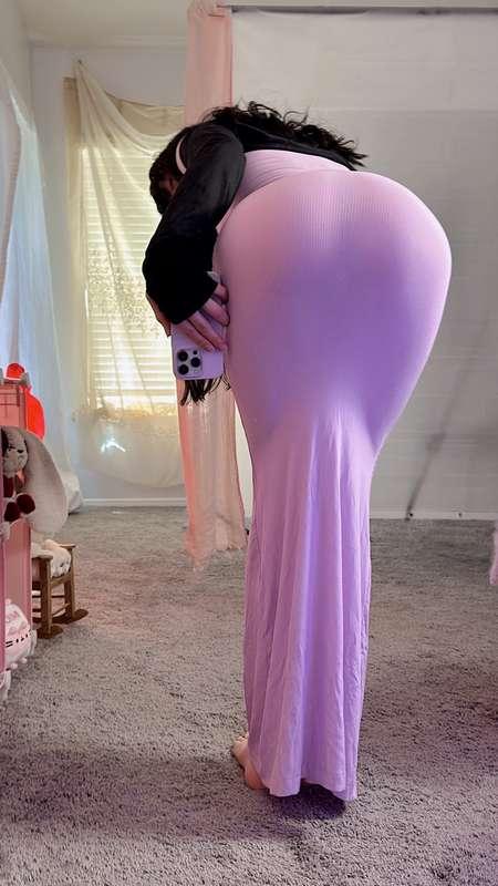 ooh this dress is kinda see through when it stretches over m..