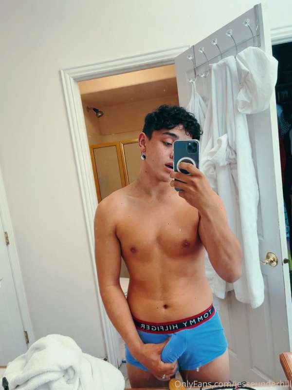 scroll to see me nakey nakey😏