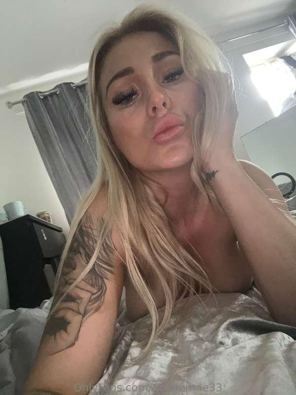 Kisses and morning coffee 