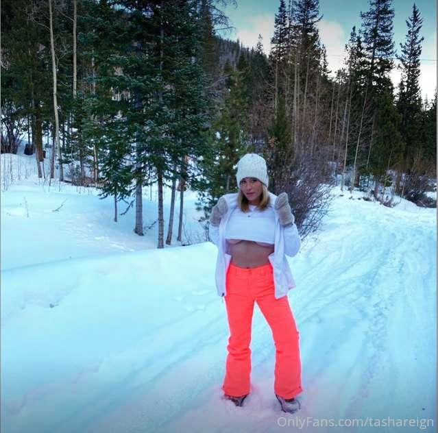 my slutty snow pic 😜😜😜😍