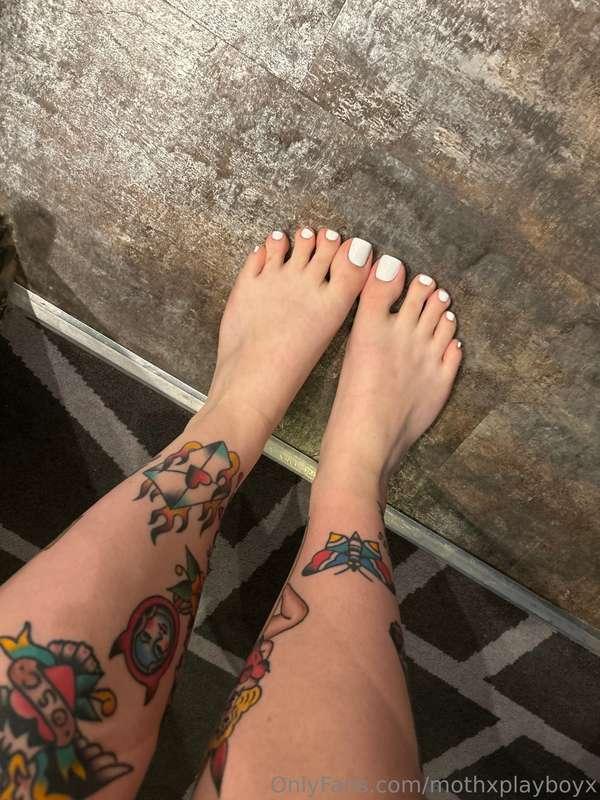 perfect feet to stroke that cock too💦