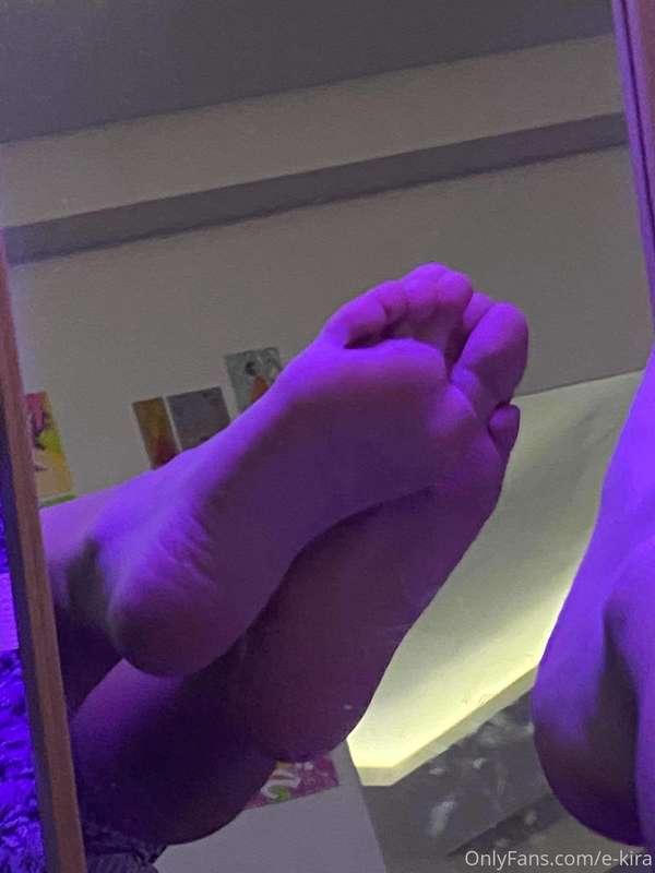 never posted my feet before <3