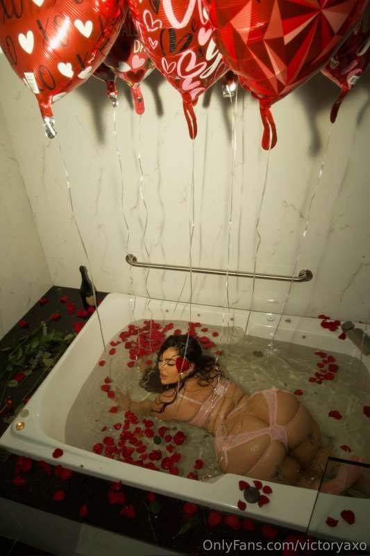 Do you think you can make me wetter than this? 😏 ***DM me***..