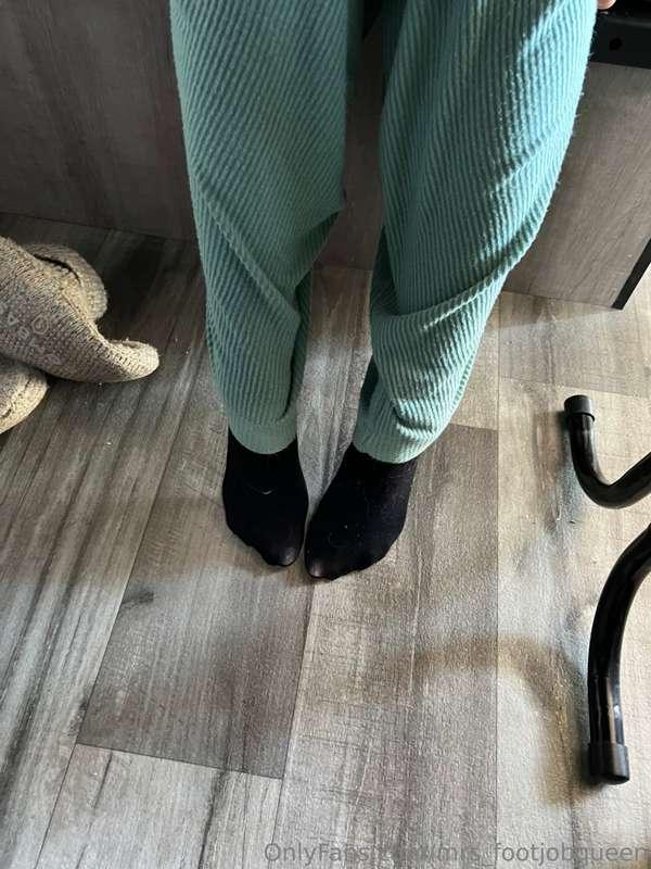 mrs_footjobqueen image #2