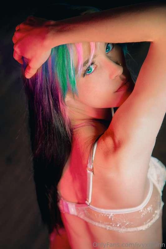 One look and it’s over for youRainbow-drenched hair, eyes th..