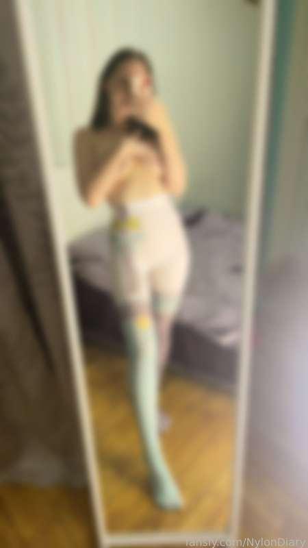 Lovely pattern tights 😍

#tights #pantyhose #nylons #legs #selfie #brunette #nylon #fetish #fyp #boobs