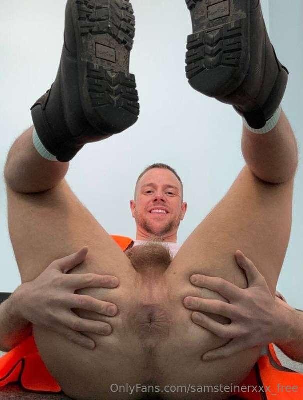 @ScotsTradie 100% hairy scottish hole, taking HUGE 10/11inch..