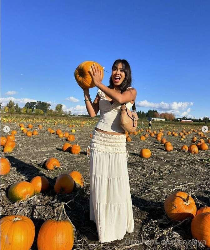 Picked the cutest pumpkin! Now, who’s ready for a cozy pumpk..