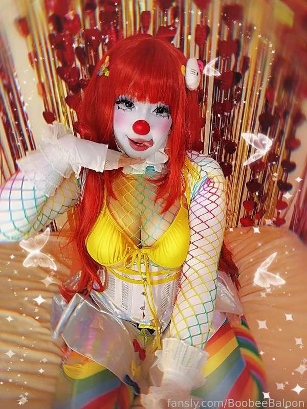 Congrats on surviving NNN (if you did, which I hope isn't the case 🤪)
With that out of the way, how about we have some fun now? Let's celebrate this woeful event is finally over 🎈✨

#clowngirl #coulrophilia #boobs #tits