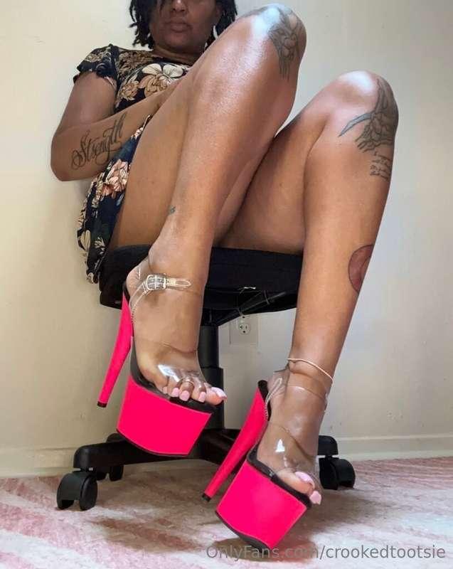 Available for video chats👠