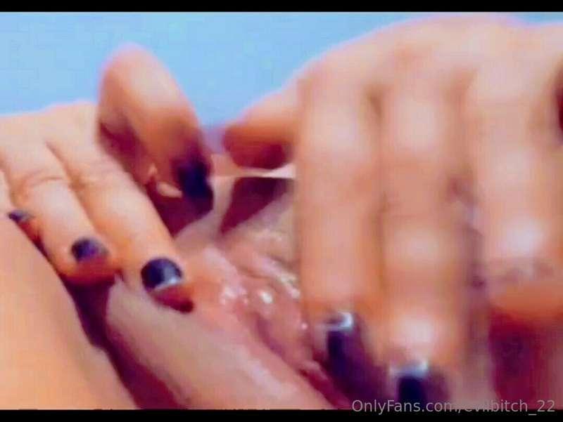 my pussy is very juicy!! 🔥🔥 Leave me a tip and I'll send you..
