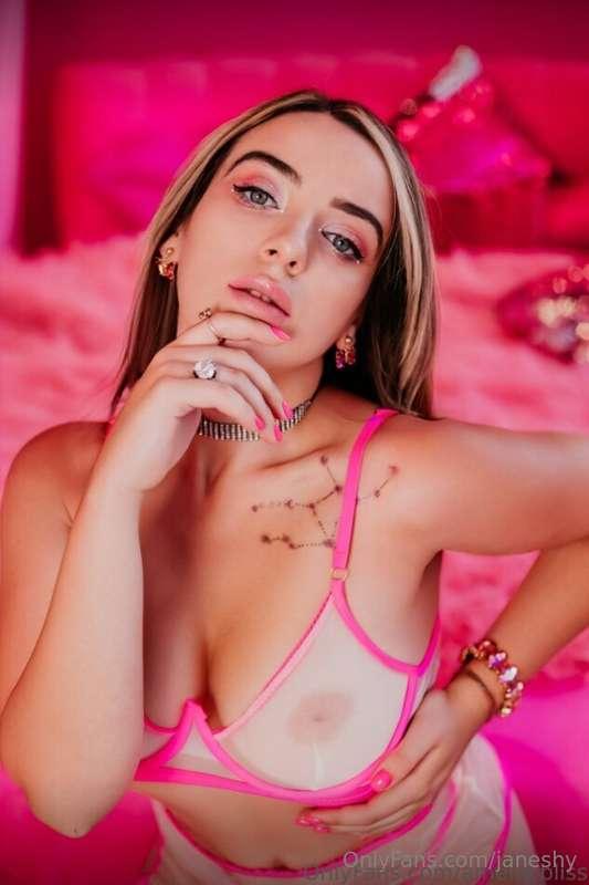 🔥She's waiting for your dick 🔥Sexy @amelia.bliss so horny no..
