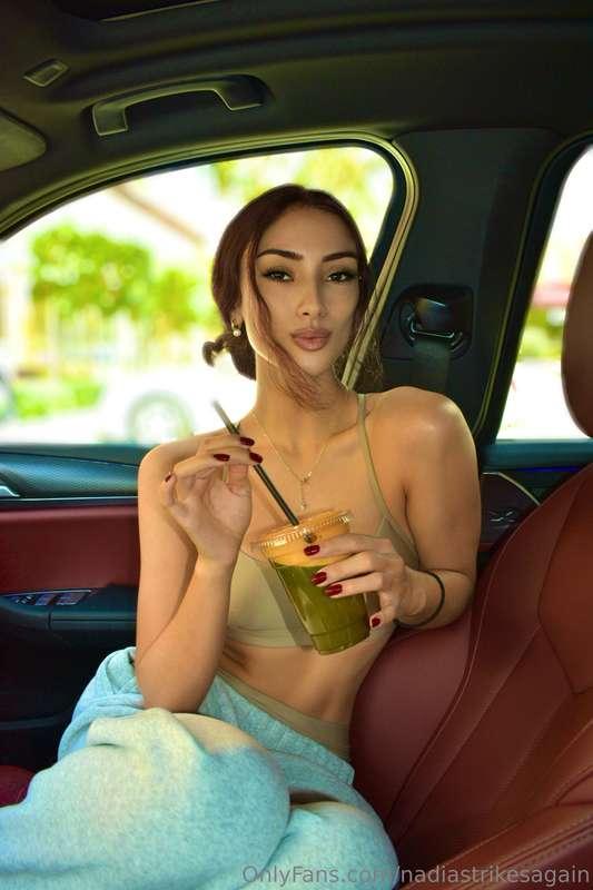 Fueling up with my on the go home made carrot and spinach ju..