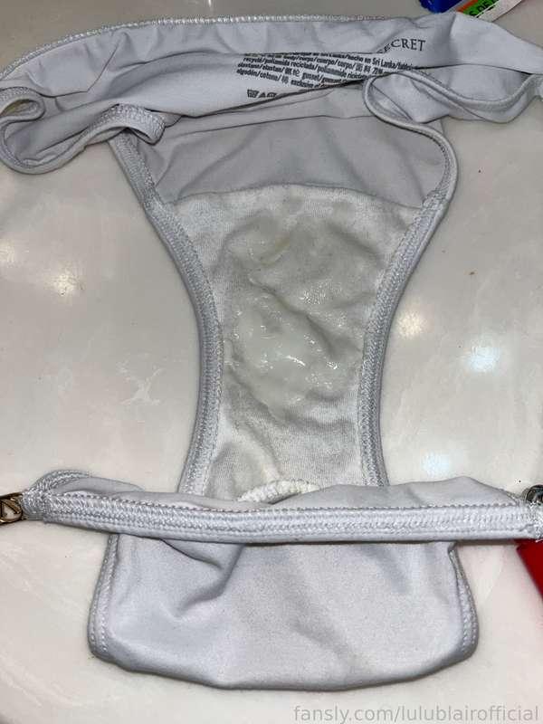 My panties are sooo creamy after touching myself all day. I really need a cock inside me 🤤

#panties #creamy #pussyjuice #horny #panty