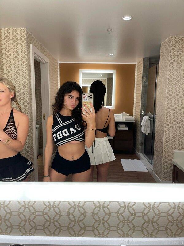 cheerleader mati  onlyfans.com/emilyk8z