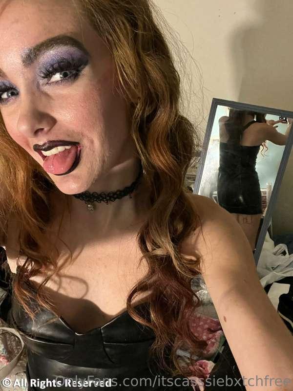 Autumn 🍂 leaves 🍃 and PENIS PLEASE😂🍎🍆  -