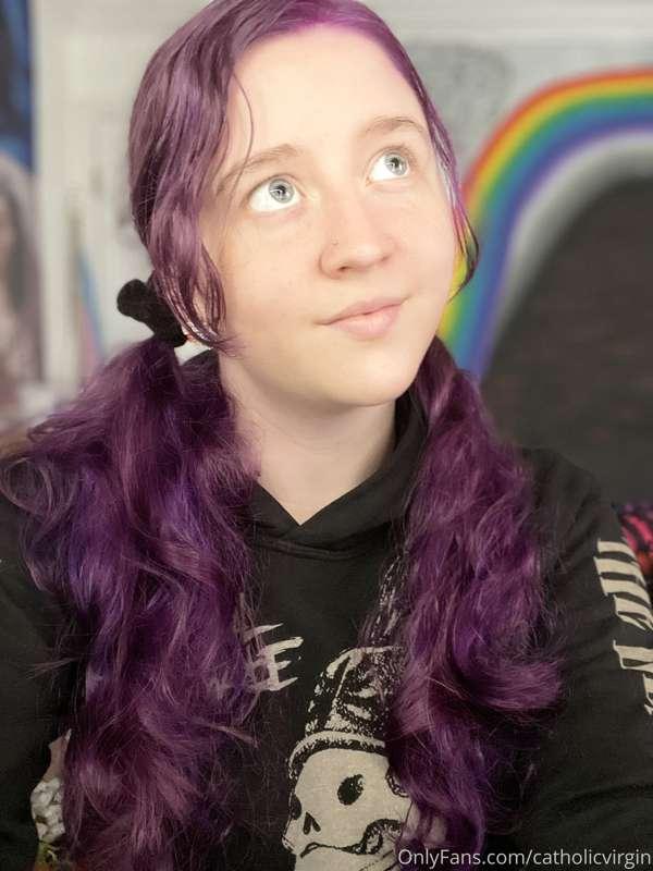 Oh I dyed my own hair this time, that hair stylist kinda suc..
