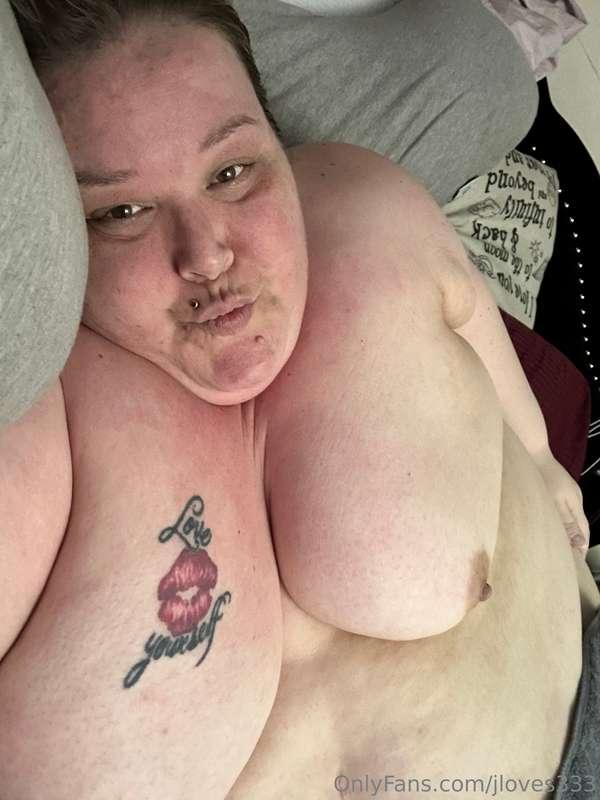 Fresh out of shower feeling soo clean and oh so horny who co..