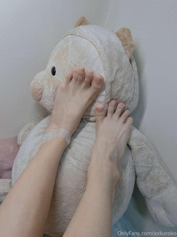 我很抱歉，我的腳受傷了。

I’m sorry for the injury of my feet😔